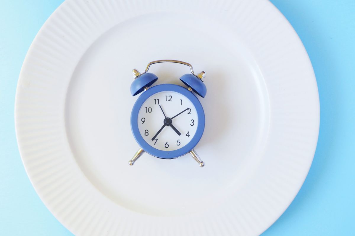 Jejum Intermitente: um alerta sobre o impacto no comportamento alimentar e saúde mental 1 jejum intermitente.