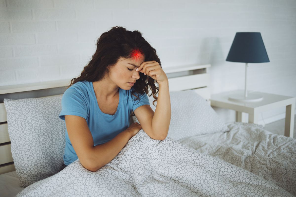 Acordar com dor de cabeça? Descubra as causas e soluções 1 Acordar com dor de cabeça.