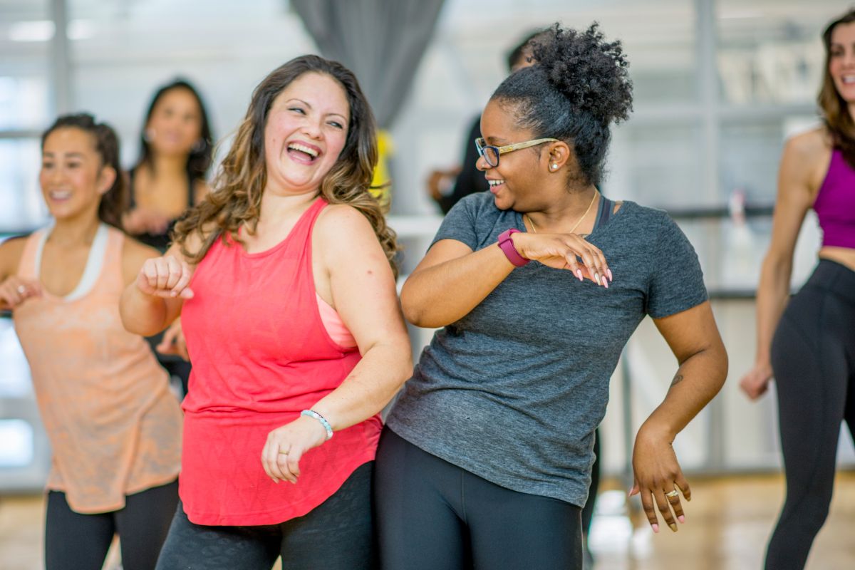 Como queimar calorias dançando? Transforme exercício em diversão 1 Queimar calorias dançando.