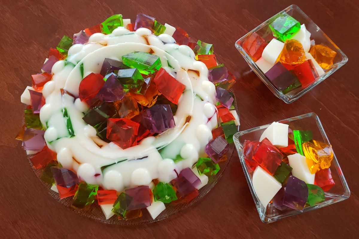 Gelatina mosaico na travessa: sobremesa zero açúcar e muito fácil de preparar 1 Gelatina mosaico na travessa.
