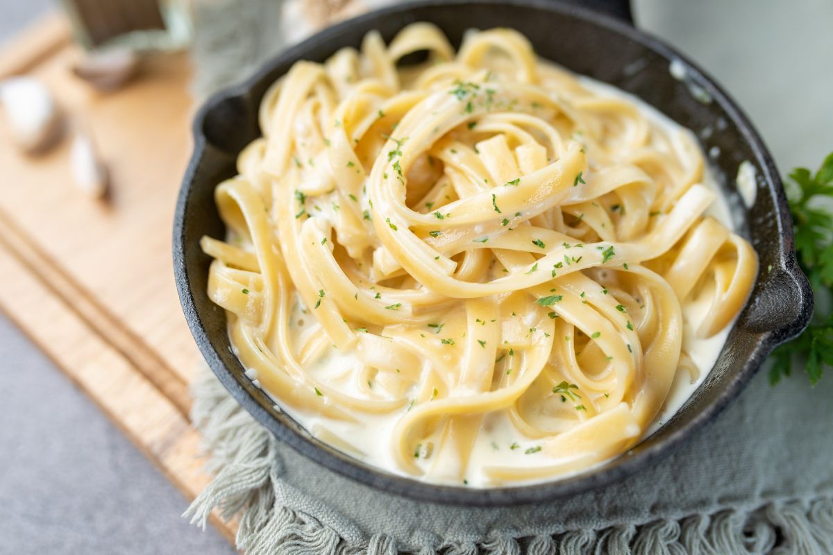 Macarrão ao Molho Alfredo: receita deliciosa, saudável e cheia de elegância 1 Macarrão ao molho alfredo.