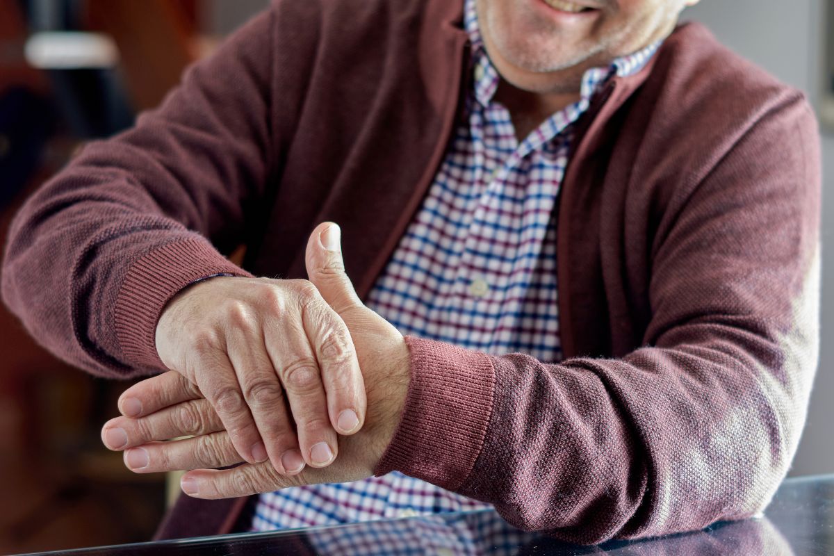 Luva térmica promete ser alternativa para aliviar a dor da osteoartrite nas mãos 1 osteoartrite nas mãos.