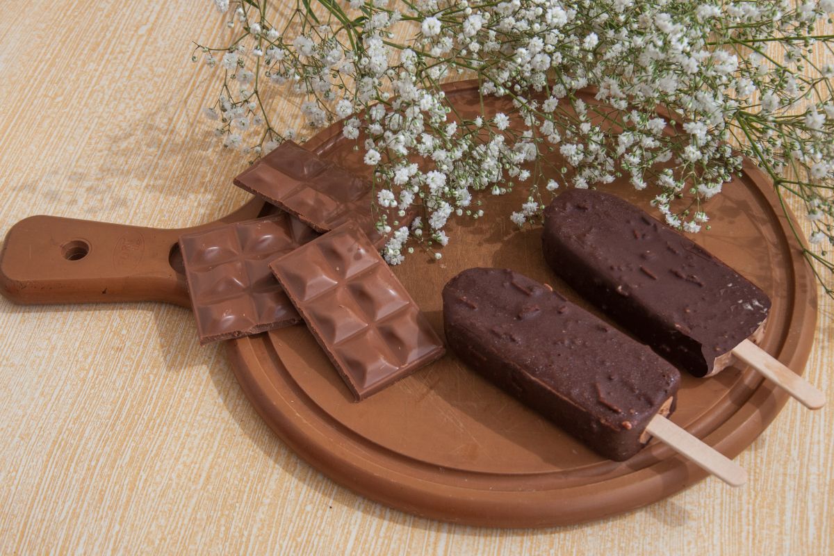 Picolé de chocolate fit: receita deliciosamente saudável e sem segredos para preparar 1 picolé de chocolate.