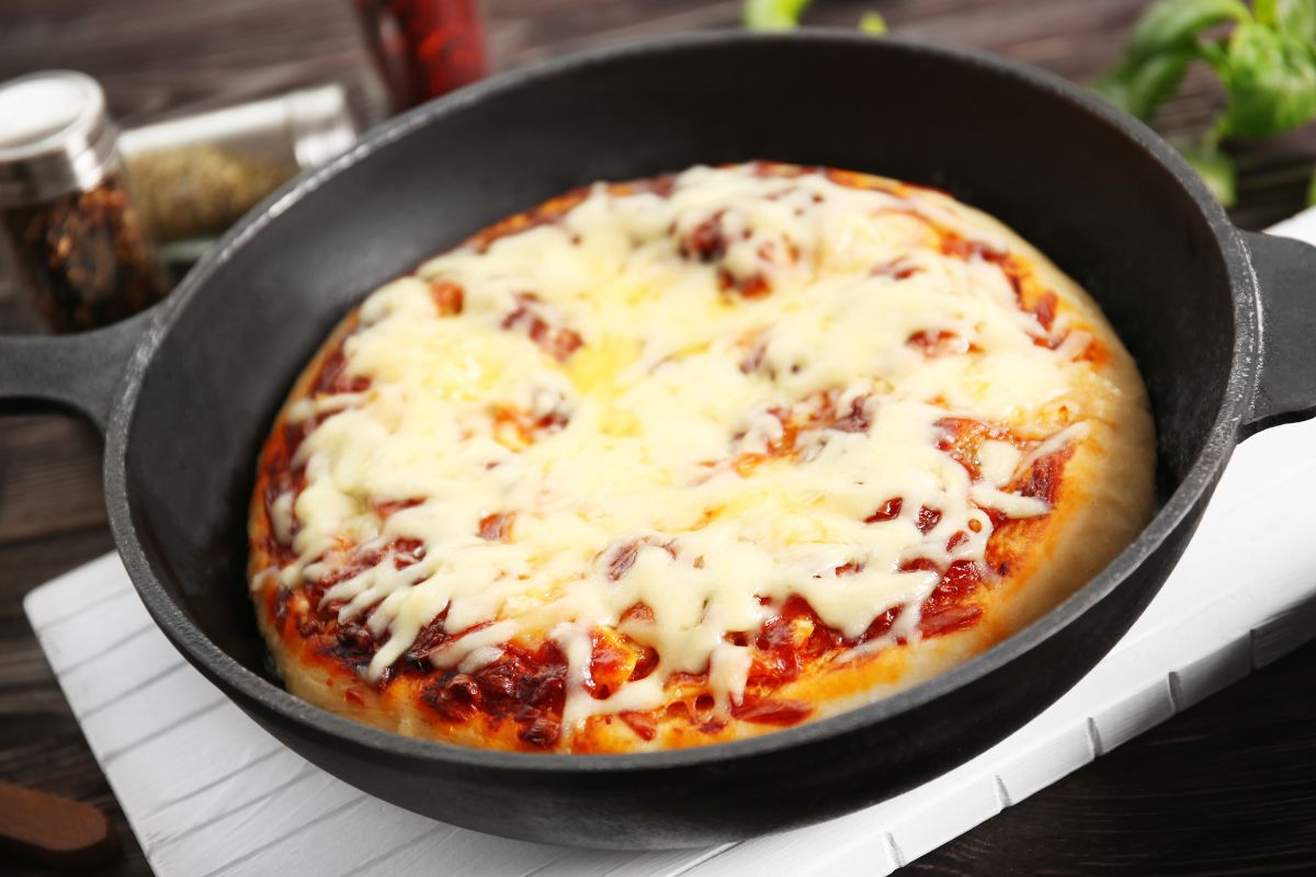 Pizza fit de frigideira: receita prática e deliciosa para o seu jantar 1 pizza fit de frigideira.