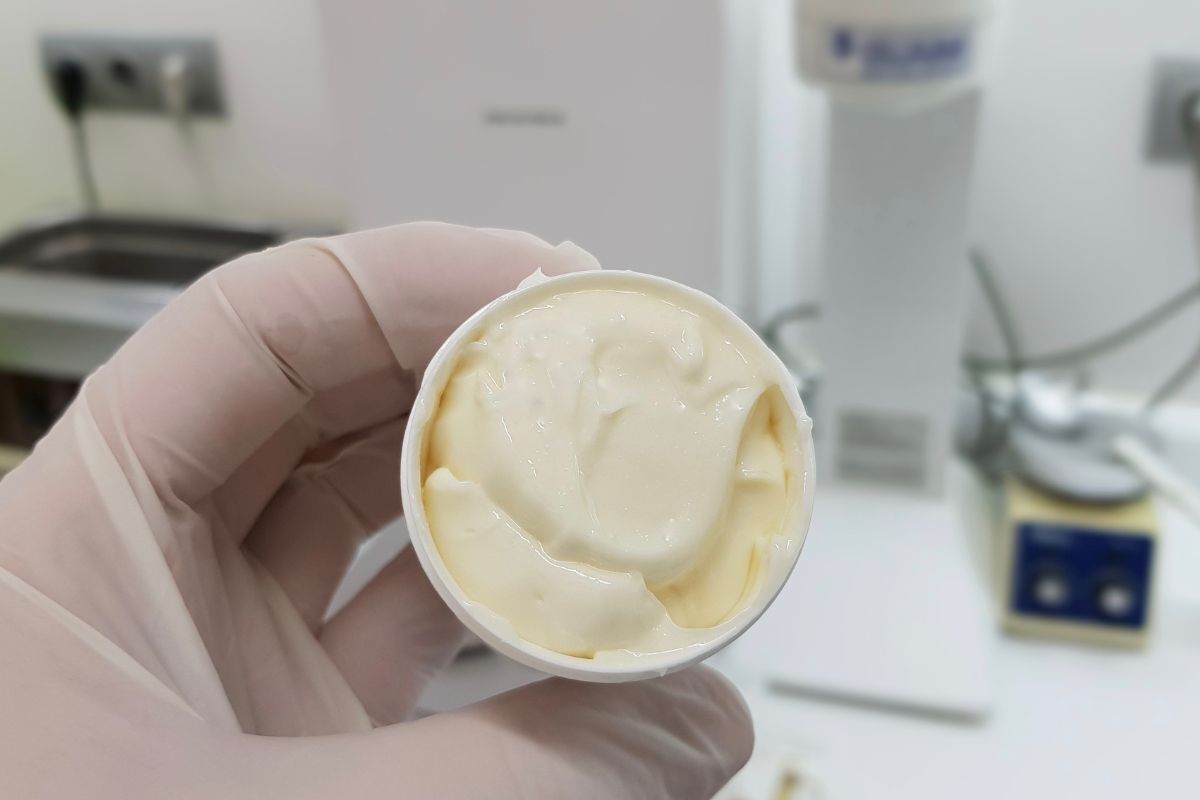 Anvisa cancela venda de pomadas para cabelo: entenda os riscos e saiba como escolher produtos seguros 1 pomada capilar.