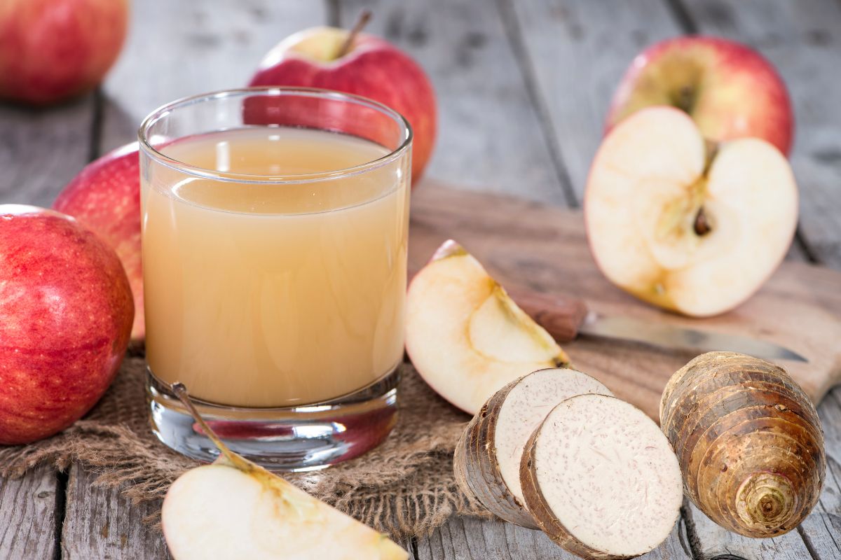 Suco de inhame com maçã: uma bebida saudável e saborosa para o seu dia a dia 1 Suco de inhame com maçã.