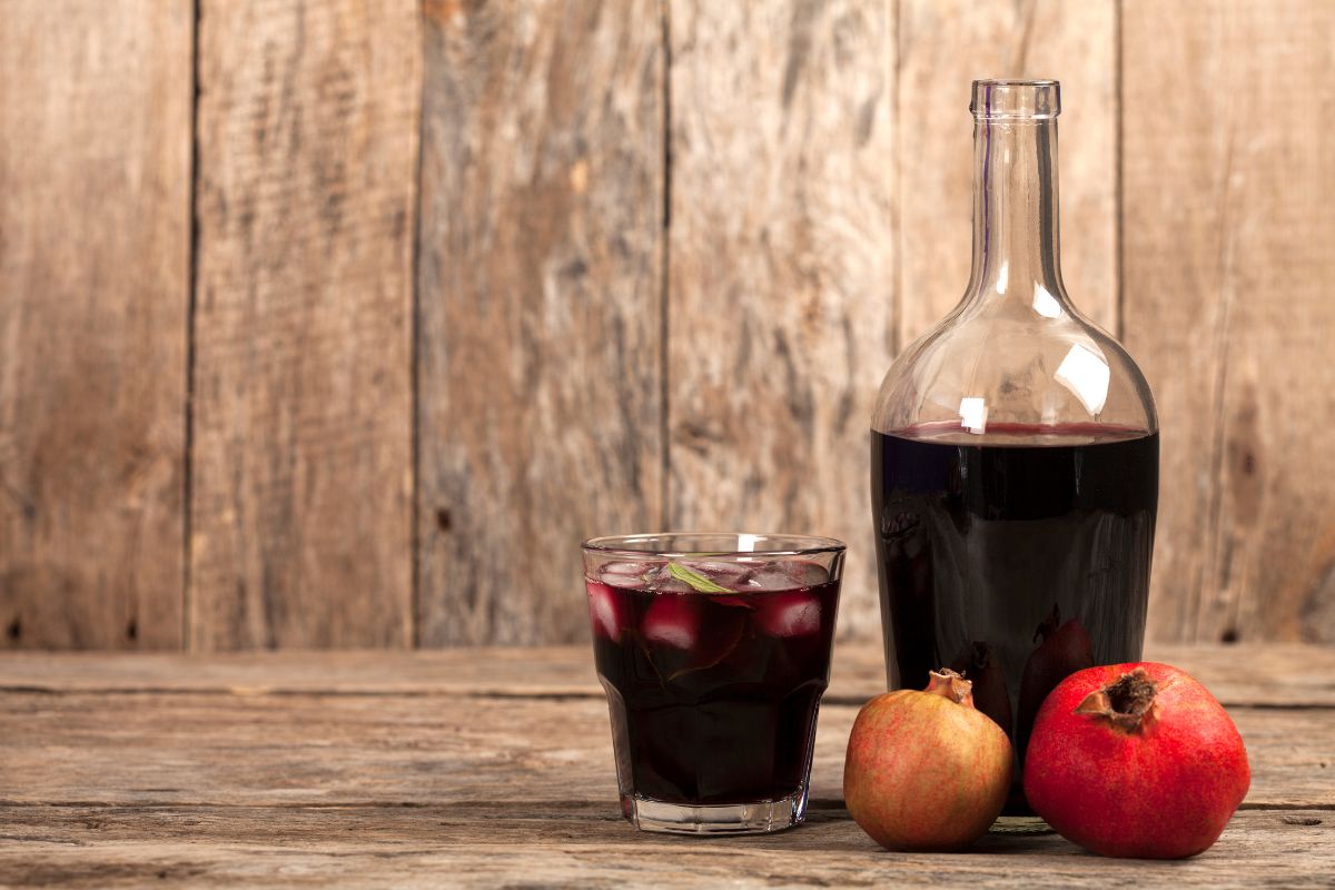 Suco de uva com romã é a combinação perfeita para fortalecer ossos e coluna 1 suco de uva com romã.