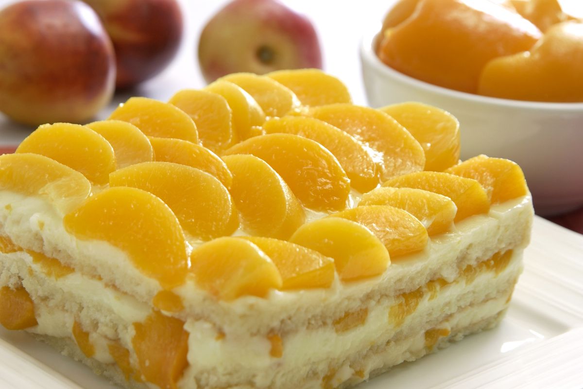 Um pavê de pêssego saudável e delicioso que vai ser a estrela do seu almoço 1 Pavê de pêssego.