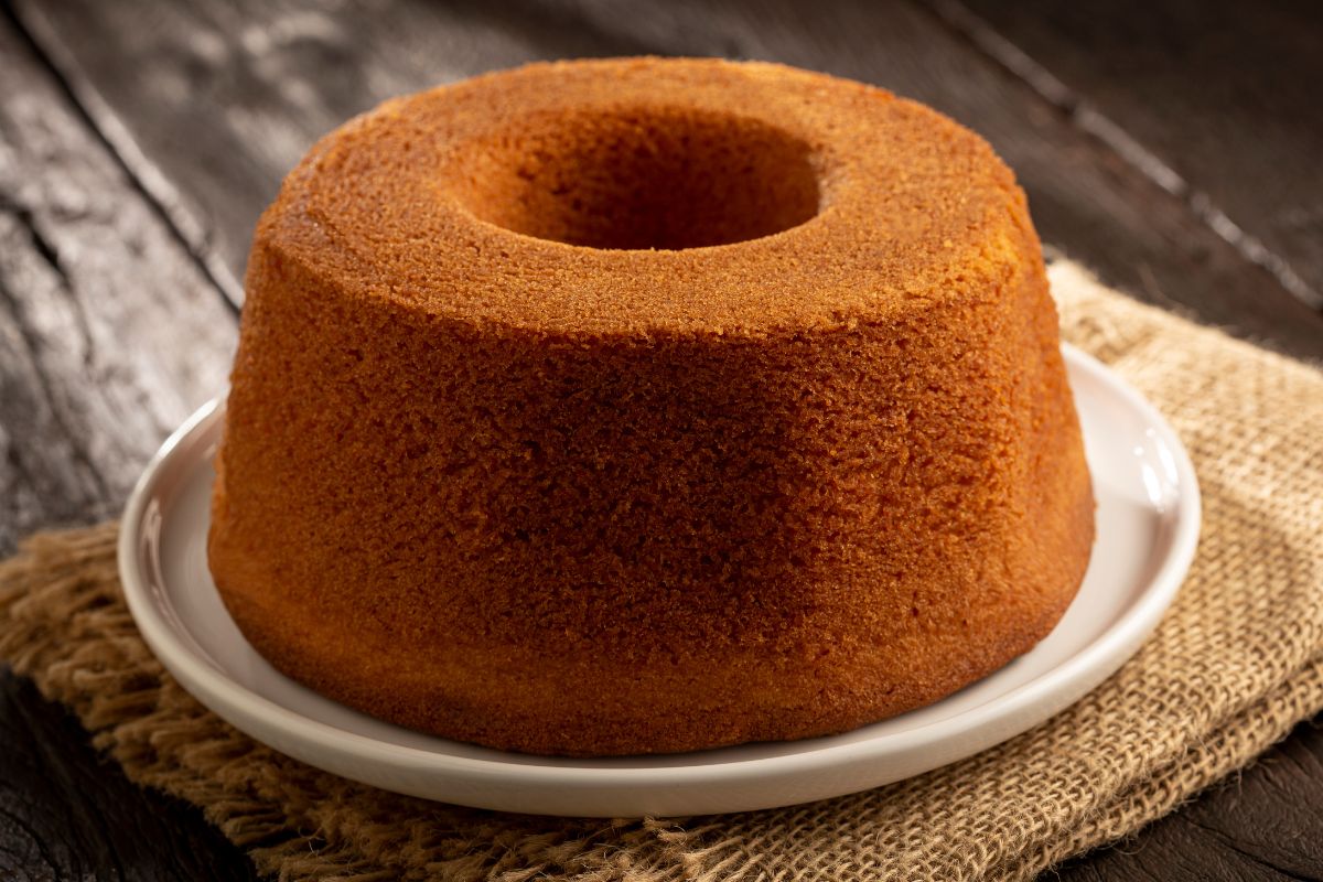 Este bolo de fubá sem trigo e sem leite é cheio de sabor: surpreenda-se 1 bolo de fubá sem trigo e sem leite.