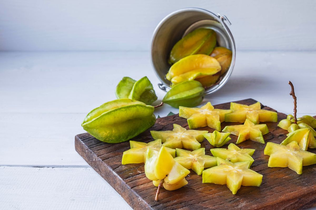 Quem não pode comer carambola? A fruta esconde segredos que poucos conhecem 1 quem não pode comer carambola.