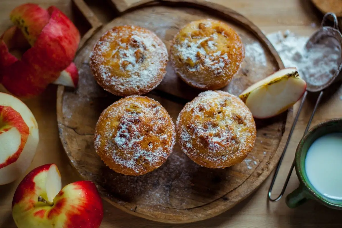 Bolinho de maçã com canela: receita saudável e deliciosa para se apaixonar 1 Bolinho maçã com canela.