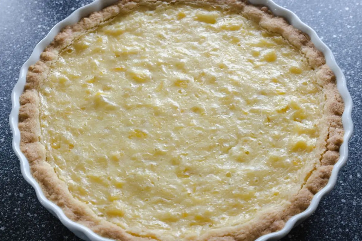 Torta de abacaxi e coco light: doce saudável que derrete na boca (e na balança!) 1 Torta de abacaxi e coco light.