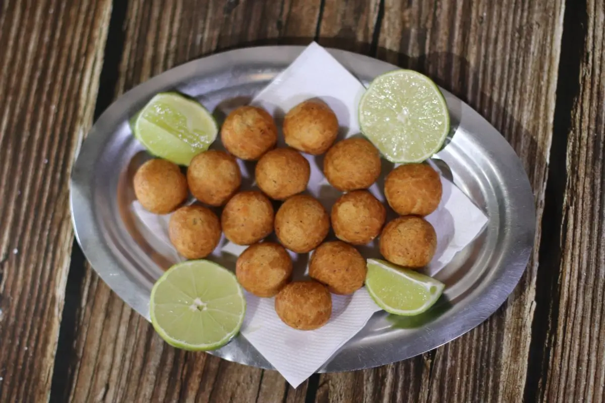 Bolinho de batata com frango: o petisco perfeito para hora do lanche 1 bolinho de batata com frango.