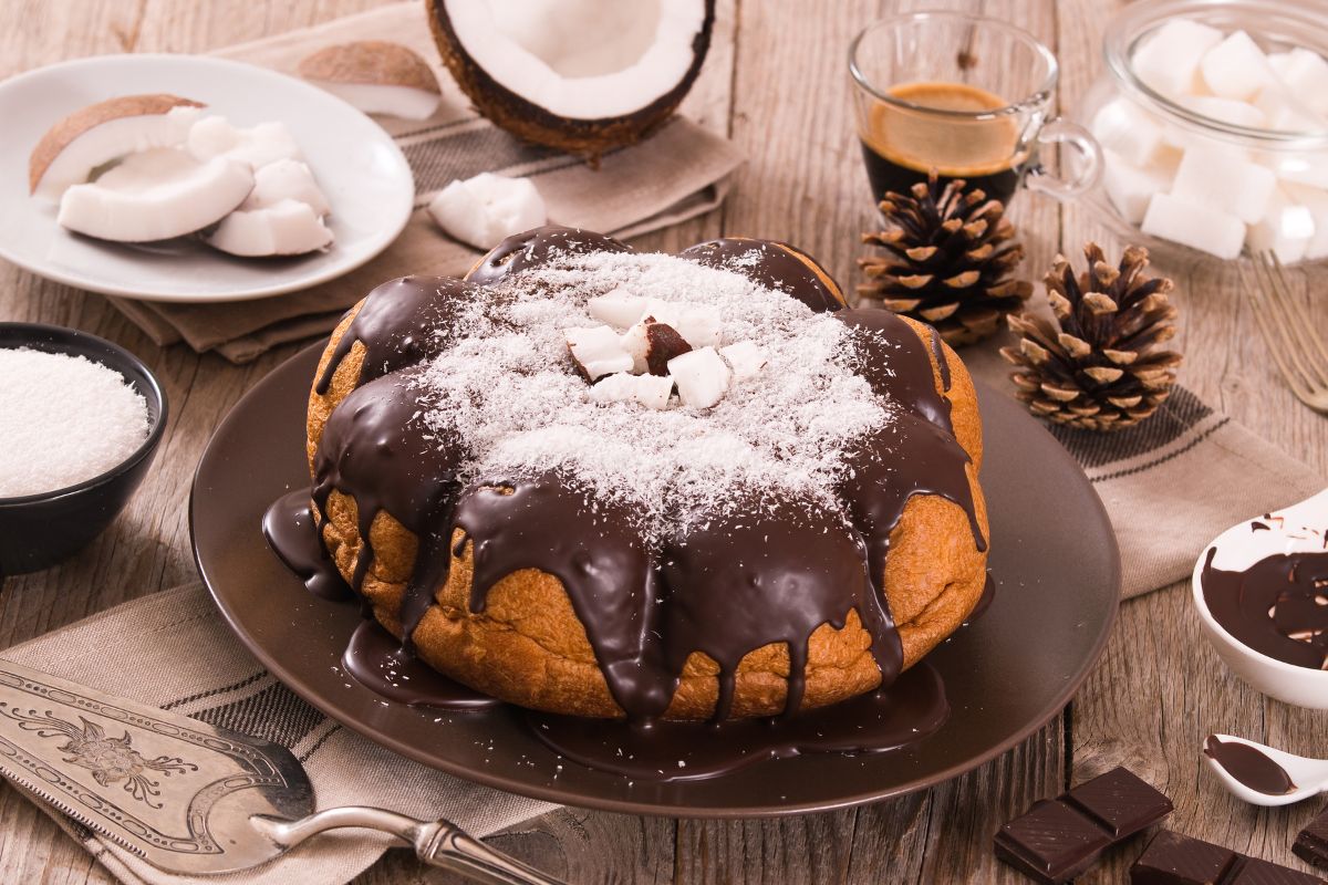 Uma receita irresistível: bolo de coco com chocolate saudável, fofinho e muito saboroso 1 Bolo de coco com chocolate.