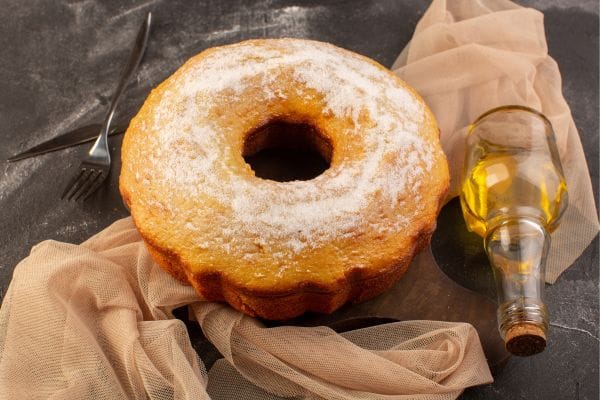 Bolo de iogurte sem glúten: fofinho, saudável e impossível resistir 2 Bolo de iogurte sem glúten.