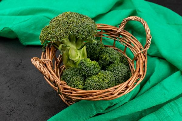 Brócolis tem proteína? Veja como ele se encaixa (ou não) na sua dieta 2 Brócolis.