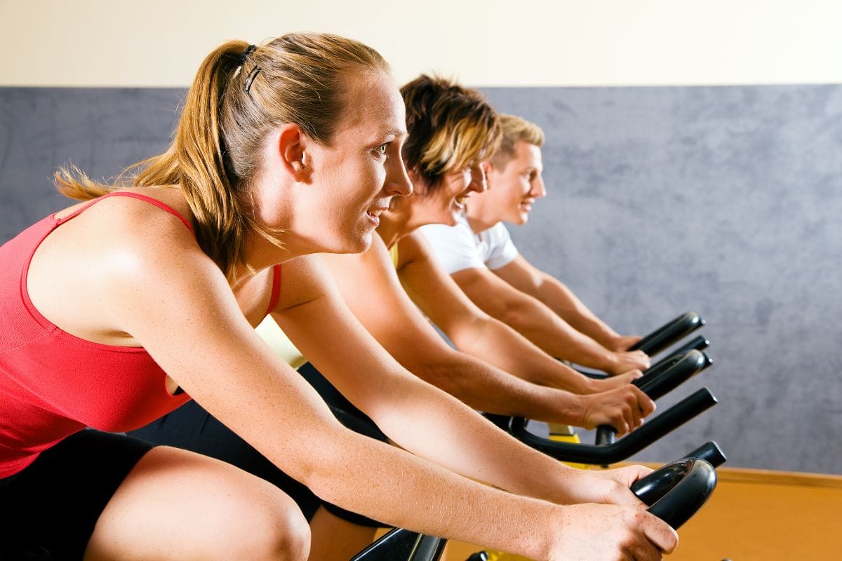 Dor no quadril? Spinning pode funcionar melhor que fisioterapia, diz estudo 1 Spinning para dor no quadril.