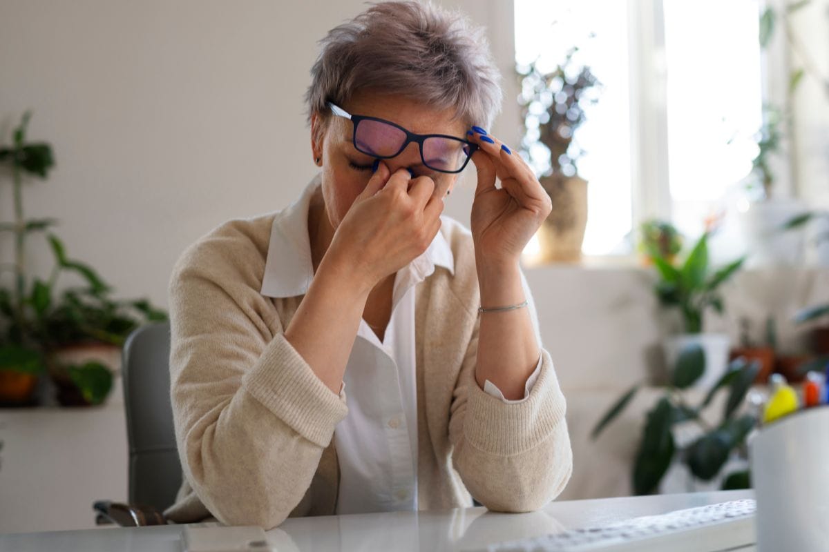 Olhos secos? Veja como lubrificá-los naturalmente e quando se preocupar 1 como lubrificar os olhos secos naturalmente.